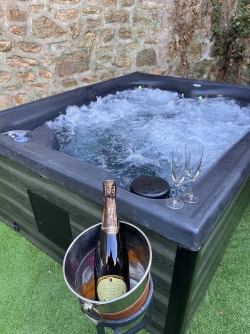 Beau Loft Room Proche Mont Saint Michel Jaccuzi Illimite En Plein Centre آفروشْ المظهر الخارجي الصورة